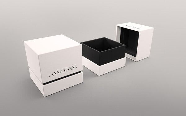 Elegante Box mit Kragen für die stilvolle Präsentation von Parfumflakons.
